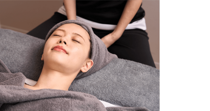 フェイシャル施術の写真